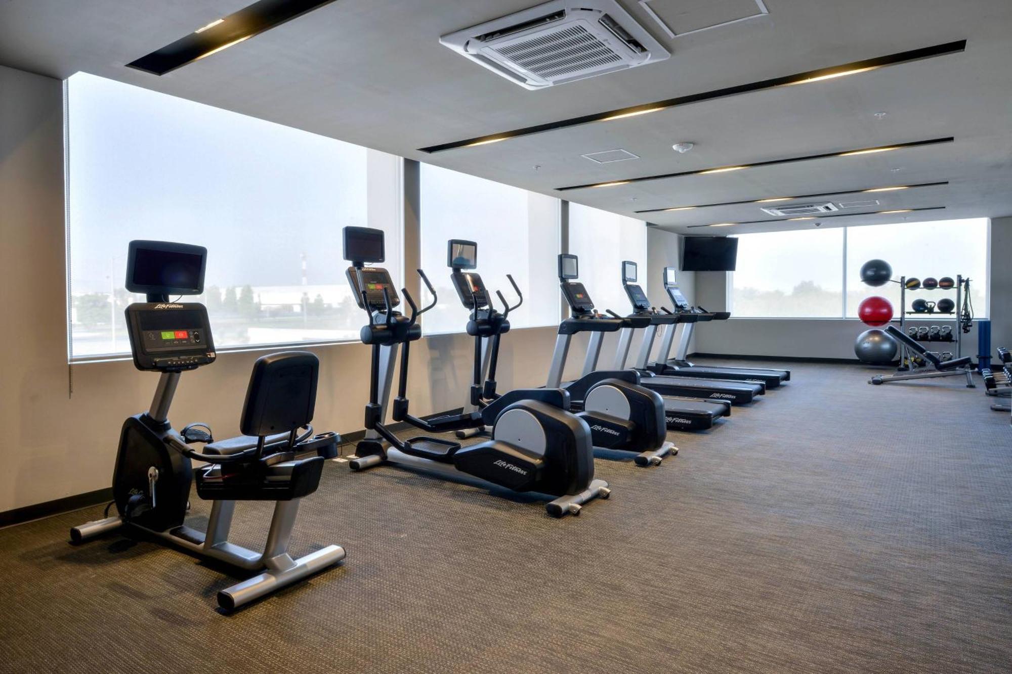 Courtyard By Marriott San Luis Potosi, Los Lagos Εξωτερικό φωτογραφία