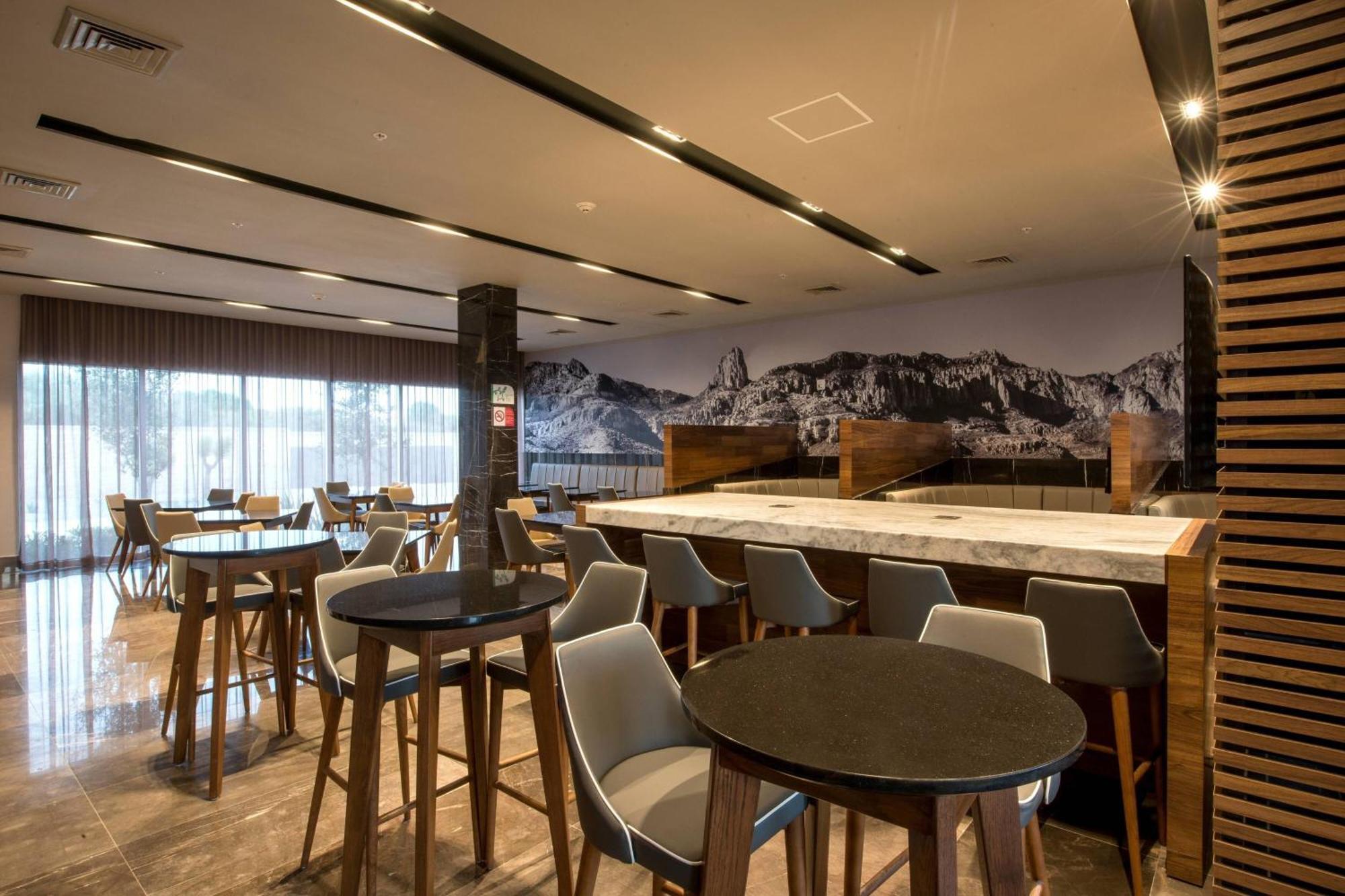 Courtyard By Marriott San Luis Potosi, Los Lagos Εξωτερικό φωτογραφία