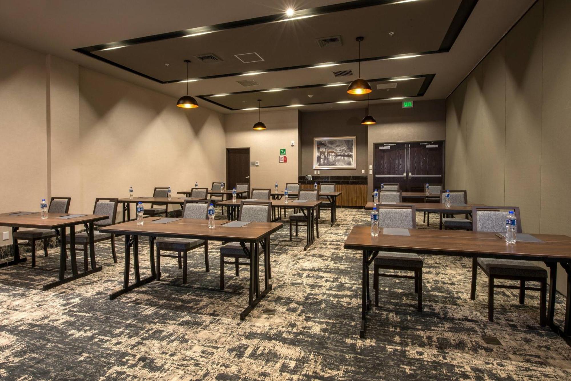 Courtyard By Marriott San Luis Potosi, Los Lagos Εξωτερικό φωτογραφία