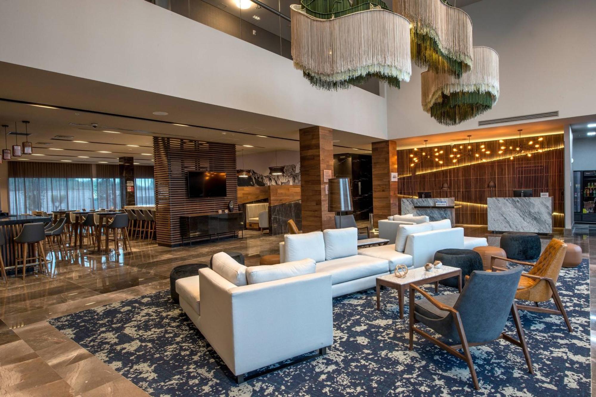 Courtyard By Marriott San Luis Potosi, Los Lagos Εξωτερικό φωτογραφία