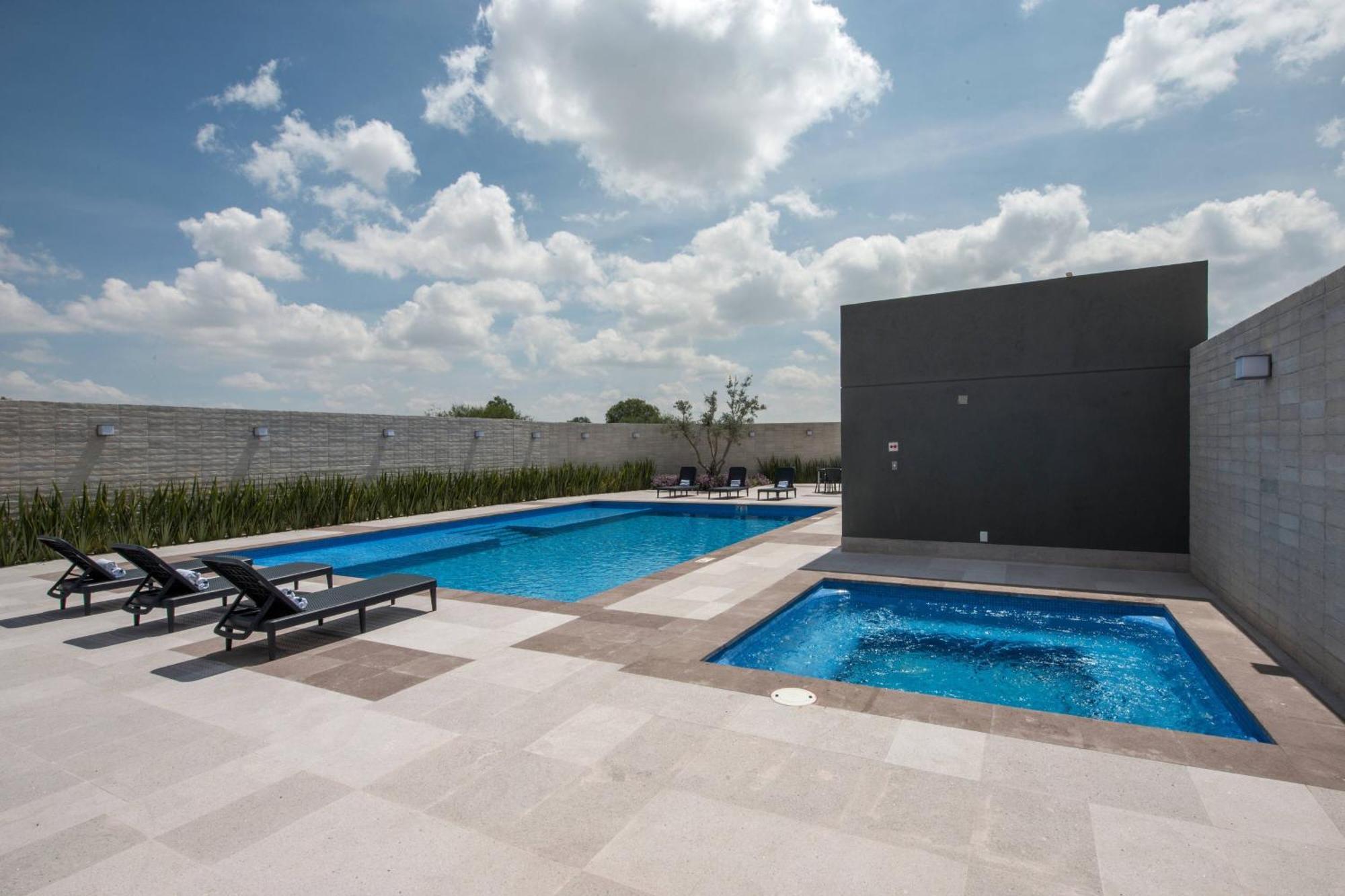 Courtyard By Marriott San Luis Potosi, Los Lagos Εξωτερικό φωτογραφία
